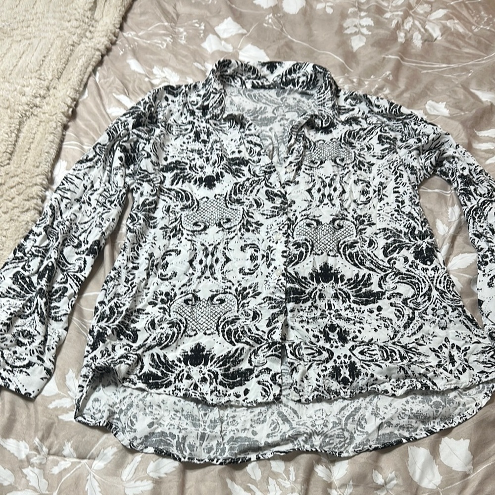 Black and White Patterned Women's Top